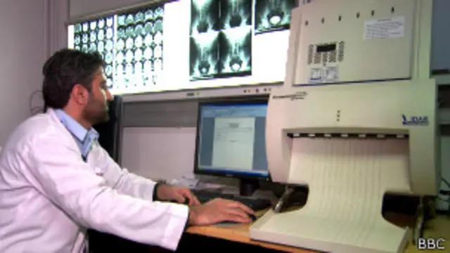 تصاویر رادیولوژی از ۴ شفاخانه محلی برای بررسی بیشتر به انستیتو طبی فرانسه برای اطفال فرستاده می‌شوند