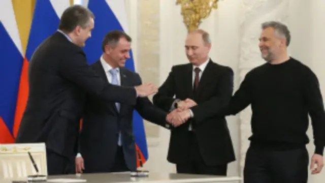 بوتين اثناء الاحتفال بضم القرم