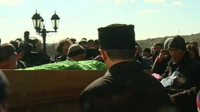 بريدګرو د اوکرایني ځواکونو د پیژندنې کارتونه، وسلې او پيسې وړې دي