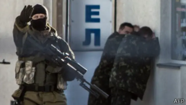 بی بی سی کے نمائندے مارک لوون کا کہنا ہے کہ کشیدگی میں اضافہ ہو رہا ہے اور اس بات کا خدشہ ظاہر کیا جا رہا ہے کہ اس کے بعد مزید تصادم ہو سکتے ہیں