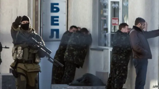 Российские солдаты блокируют в Крыму 38 украинских воинских частей