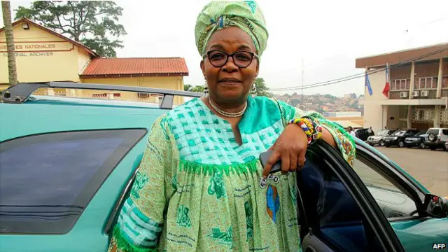 أليس هي أول سيدة تدخل نقابة المحامين في الكاميرون قبل 45 عاما.