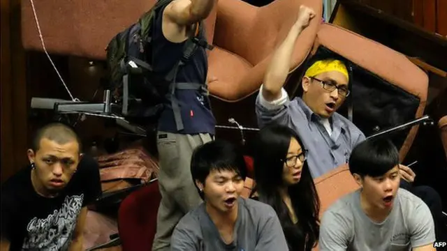 ताईवान की संसद पर प्रदर्शनकारियों का कब्ज़ा