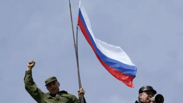 اس کارروائی کے بعد یوکرائن کے حکام کو اس اڈے سے اپنے سازوسامان کے ساتھ نکلتے ہوئے دیکھا گیا اور اڈے پر روسی جھنڈے لہرا رہے تھے