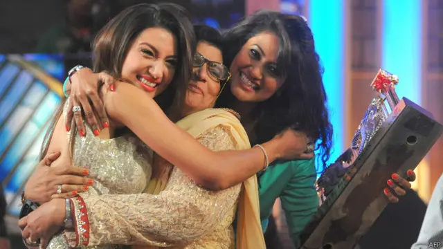 گوہر خان بگ باس کی فتح کے بعد اپنے اہل خانہ کے ساتھ