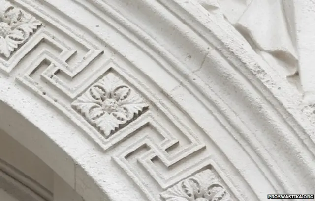 Ці мотиви зі свастиками знаходяться на лондонському Міністерстві закордонних справ і питань Співдружності