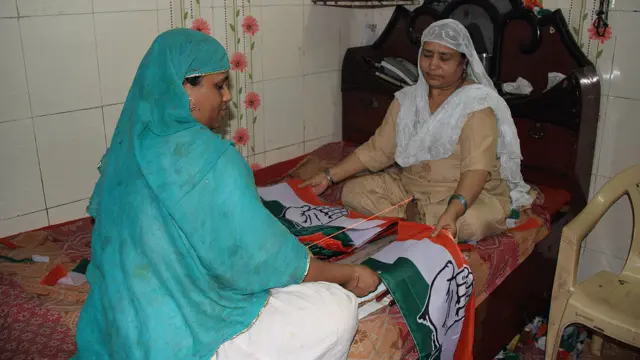 चुनावी सामग्री, झंडा, टोपी