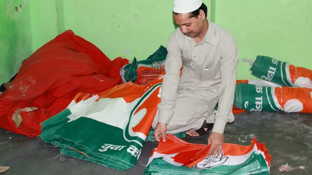 चुनावी सामग्री, झंडा, टोपी