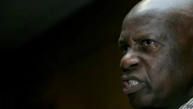 وزير المالية أعلن عن تقليص رواتب وحوافز المدراء بعد احتماع لمجلس الوزراء