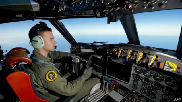 Phi cơ Úc đã và đang tiếp tục tìm kiếm máy bay MH370 ở Ấn Độ Dương