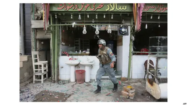 افغان پولیس د برید پرمهال د برید کوونکو په لټه کې دی. 