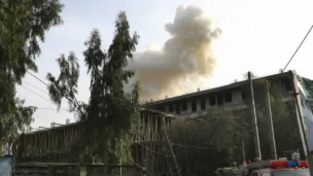 افغانستان کے شہر جلال آباد میں جمعرات کی صبح ایک خود کش حملے میں حملہ آور سمیت متعدد افراد ہلاک ہوئے ہیں