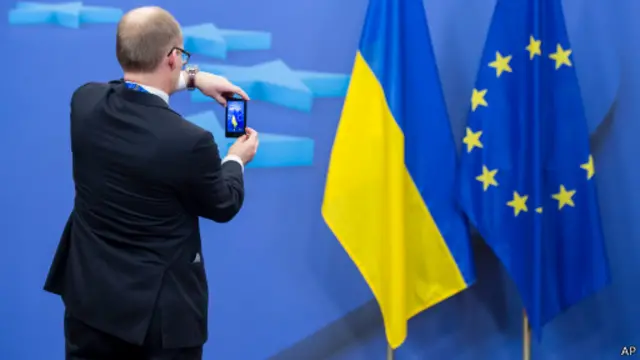 EU tăng cường quan hệ với Ukraine để phản đối Nga