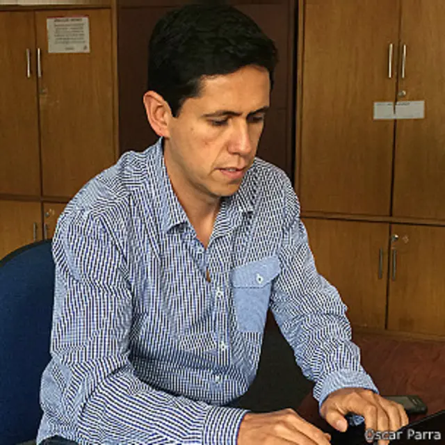 Para la aplicación Parra unió sus dos trabajos: el de periodista e ingeniero en sistemas.