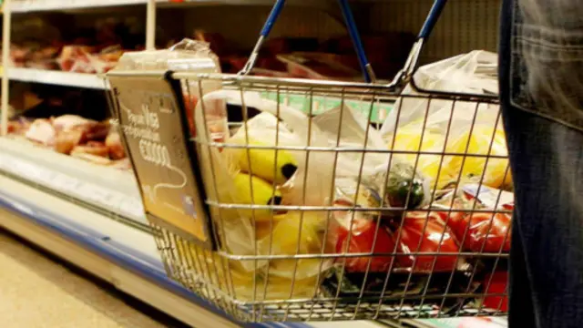 Nhiều người dân Anh vẫn chưa 'hạnh phúc' vì còn phải thắt lưng, buộc bụng, theo ý kiến đối lập.