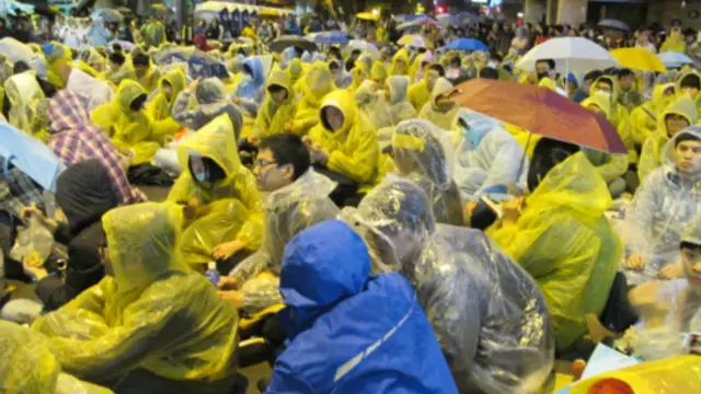 立法院外聲援學生群眾