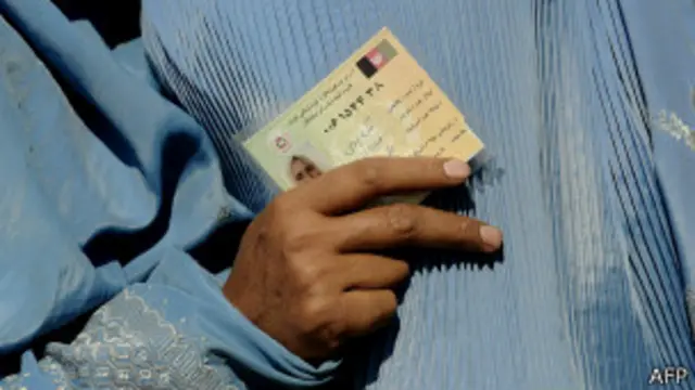 زنان و مطالبات آنان انگار که غایبان اصلی معادلات سیاسی در افغانستان اند.