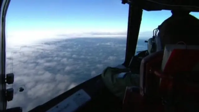 هواپیمای نیروی هوایی استرالیا در حال تجسس بر فراز اقیانوس هند