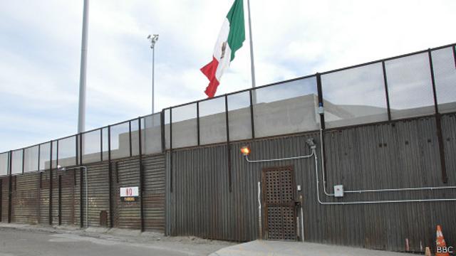 Puerta de repatriación en Tijuana
