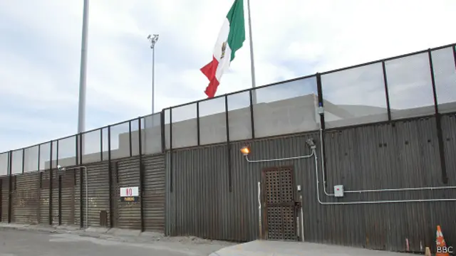 Puerta de repatriación en Tijuana