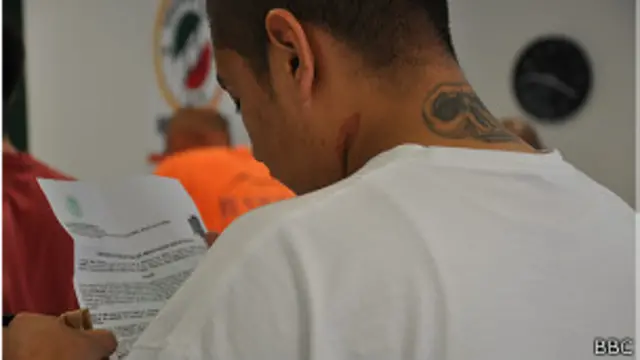 Deportado con formulario de identificación