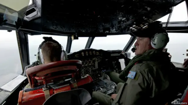 लापता विमान की तलाश करता ऑस्ट्रेलियाई नौसेना का विमान