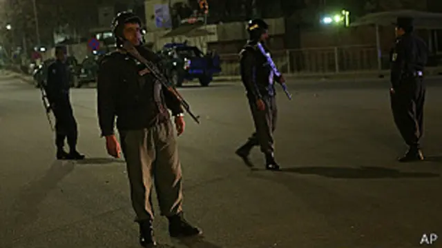 ပစ်ခတ်မှုအပြီး လုံခြုံရေးတွေ ရှင်းလင်းစဉ်