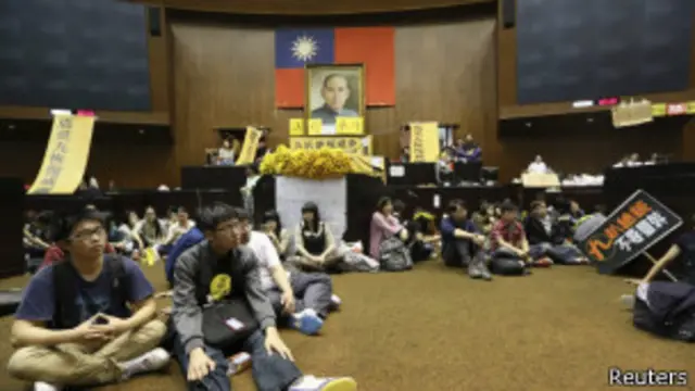 台湾学生在立法院静坐抗议