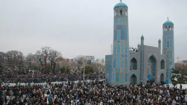 مردم افغانستان نوروز را مصادف با روز به خلافت رسیدن حضرت علی می‌دانند. 