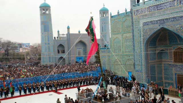 این علم برای چهل روز برافراشته می‌ماند.