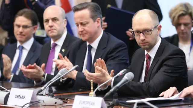 یہ معاہدہ مکمل طور پر ویسا نہیں جسے روس نواز سابق یوکرینی صدر وکٹر یانوکووچ نے گذشتہ برس نومبر میں رد کر دیا تھا