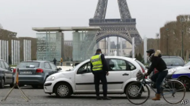 Control de coches en París