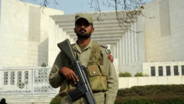 فوجی حکام اہلکار کے خلاف مقدمہ فوجی عدالت میں ہی چلانے پر اصرار کر رہے ہیں