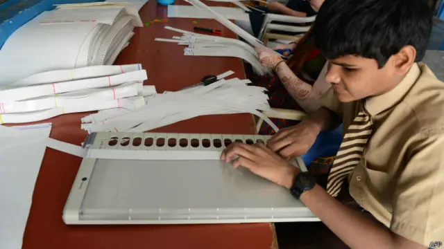 हैदराबाद के देवनार स्कूल फॉर दि ब्लाइंड, वोटिंग स्ट्रिप