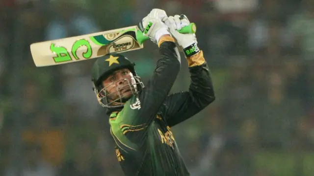 شعیب ملک چند عمدہ شاٹ کھیل پویلین لوٹ گئے