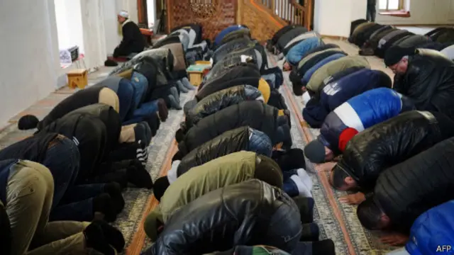 تبنى البرلمان الأوكراني الجديد مؤخرا قرارا يعتبر تتار القرم هم السكان الأصليين لشبه الجزيرة