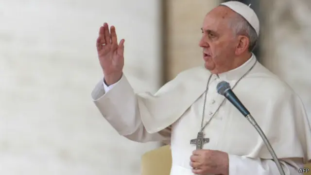 يقول مراسل بي بي سي في روما إن ثمة اتهامات أن الحكومة لا تقوم بما يكفي لمواجهة المافيا