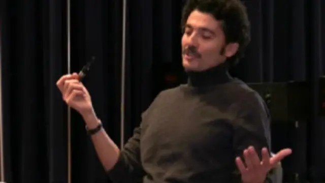 يؤدي الممثل خالد نبوي دور السادات