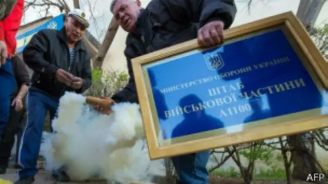 Rusiyapərəst qüvvələri Novofedorovka bazasını ələ keçiriblər. 