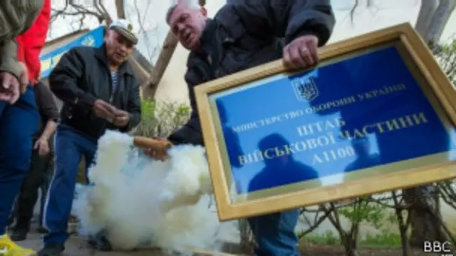 රුසියානු ආධාරකරුවන්ගෙන් දුම් බෝම්බ ප්රහාරයක්