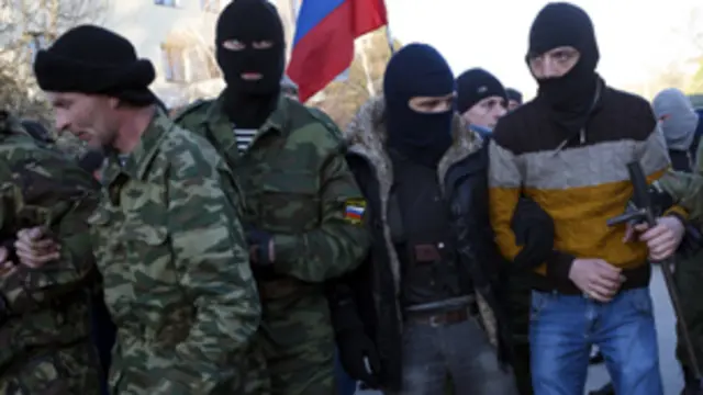 روس حامی مسلح گروہ یوکرین کی بحریہ کے جہاز بھی اپنے قبضے میں لیتے رہے ہیں