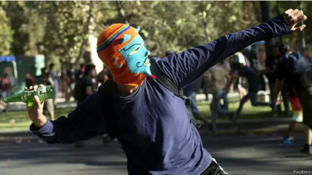 لم تكد الرئيسة باشيليه تكمل يومها العاشر في السلطة