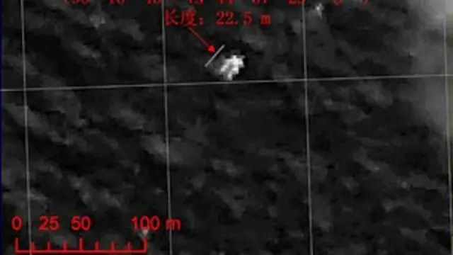 இந்தியப் பெருங்கடலின் தென்பகுதியில் சில பொருட்கள் மிதப்பதாக சீன செயற்கைகோள் படங்கள் காட்டியிருந்தன.