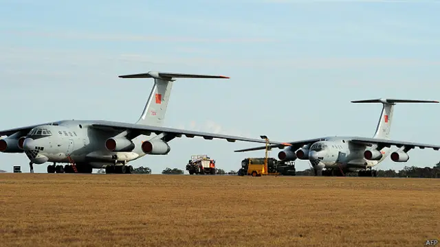 中国空军派遣两架伊尔-76运输机参加搜索行动。