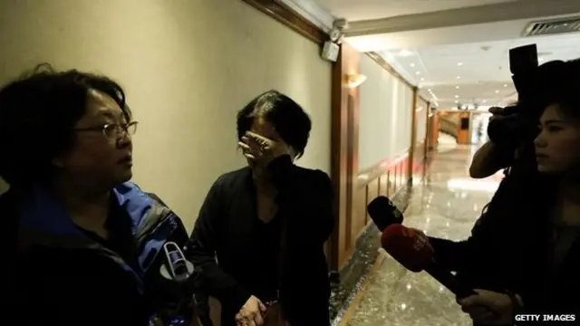 تلاش کی اس مسلسل جدوجہد کے دوران لاپتہ طیارے کے مسافروں کے لواحقین کے لیے انتظار کی گھڑیاں جیسے ایک ناختم ہونے والا ایک سلسلہ ہے