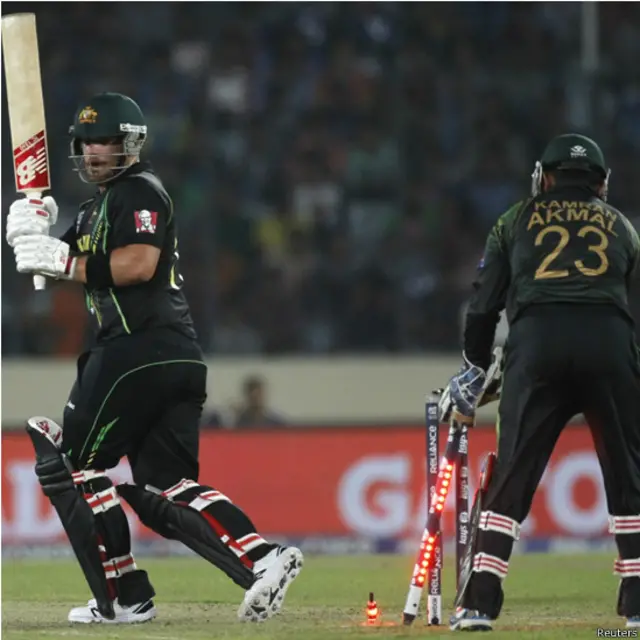 پاکستانی بولروں نے میچ پر آخری حصے میں گرفت مضبوط کی اور وکٹیں لے کر آسٹریلوی پیش قدمی روک دی۔