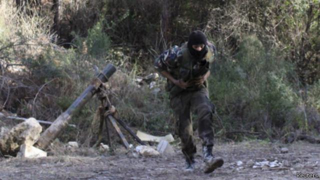 يشهد ريف اللاذقية معارك ضارية بين قوات الجيش السوري وفصائل المعارضة المسلحة. (أرشيف)