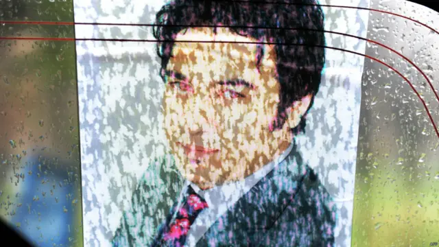 دارالحکومت کابل کے فائیو سٹار ہوٹل سرینا میں مسلح حملہ آوروں کی فائرنگ سے کم سے کم نو افراد ہلاک ہوئے جن میں خبر رساں ادارے اے ایف پی کے رپورٹر سردار احمد بھی تھے۔ 