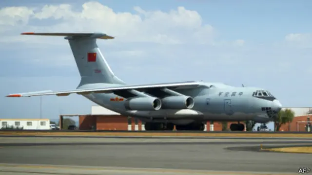 中国空军伊尔-76运输机在澳大利亚基地(2014年3月23)