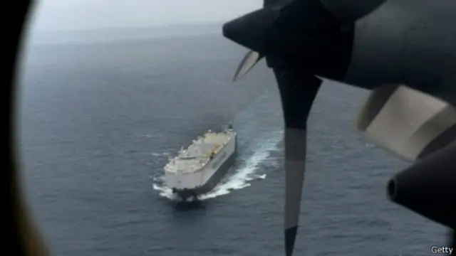 ඉන්දීය සාගරයට කඩා වැටෙන්නට ඇති බවට විශ්වාස කෙරුණත් යානයේ සුන් බුන් සොයා ගැනීමට හැකි වී නැත